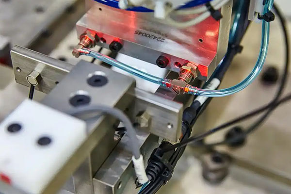 气缸在工业自动化产线中的应用