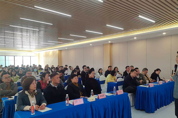 AI智启，破局外贸---外贸交流分享会在株洲莞深智造技术装备商贸城成功举办！